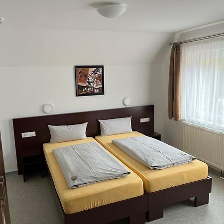 Akzent Hotel Goldener Ochsen Cröffelbach Buitenkant foto